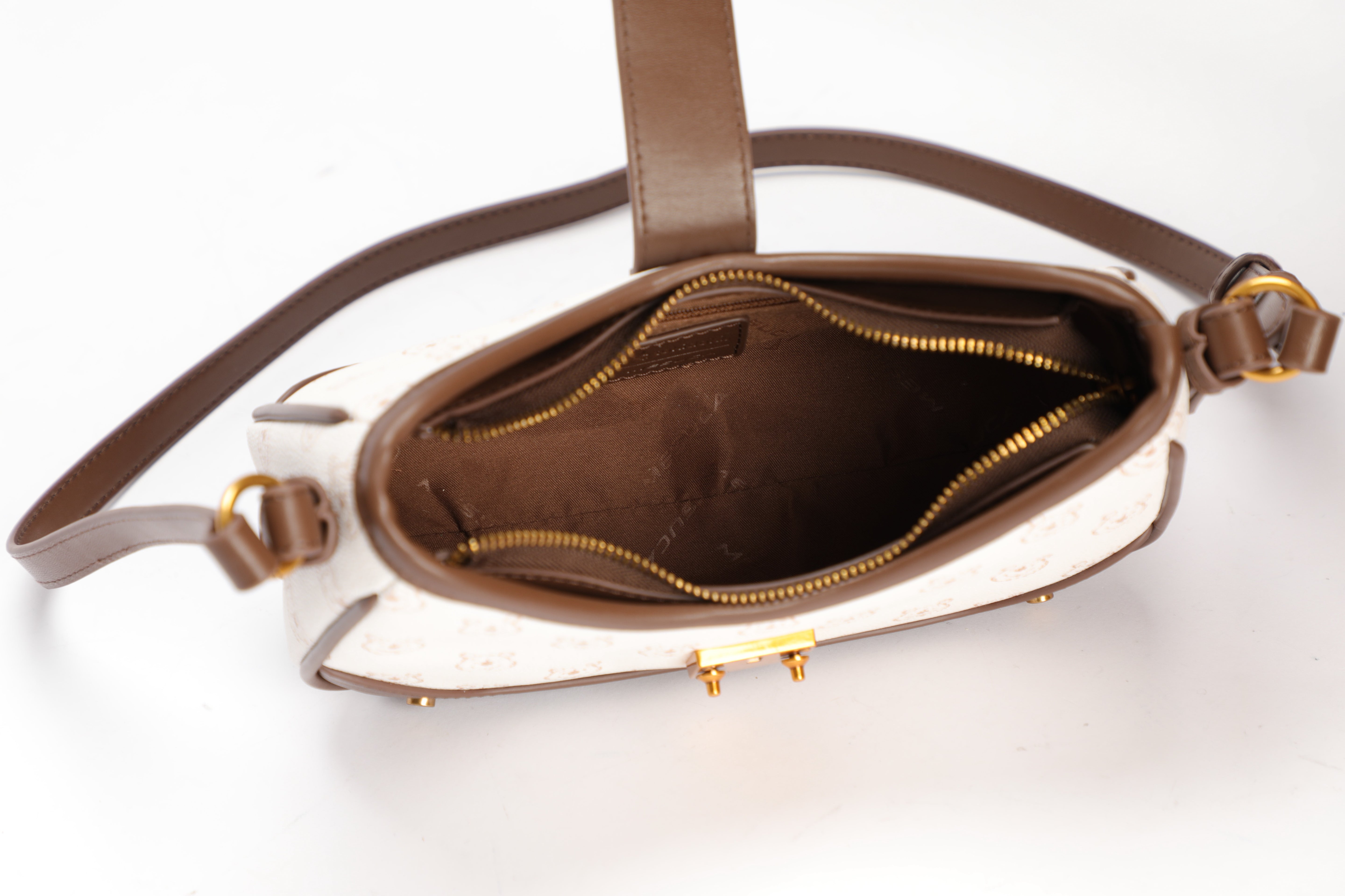 ハンドバッグ　ショルダーバック　2way　プーさん　DHF23888-C1