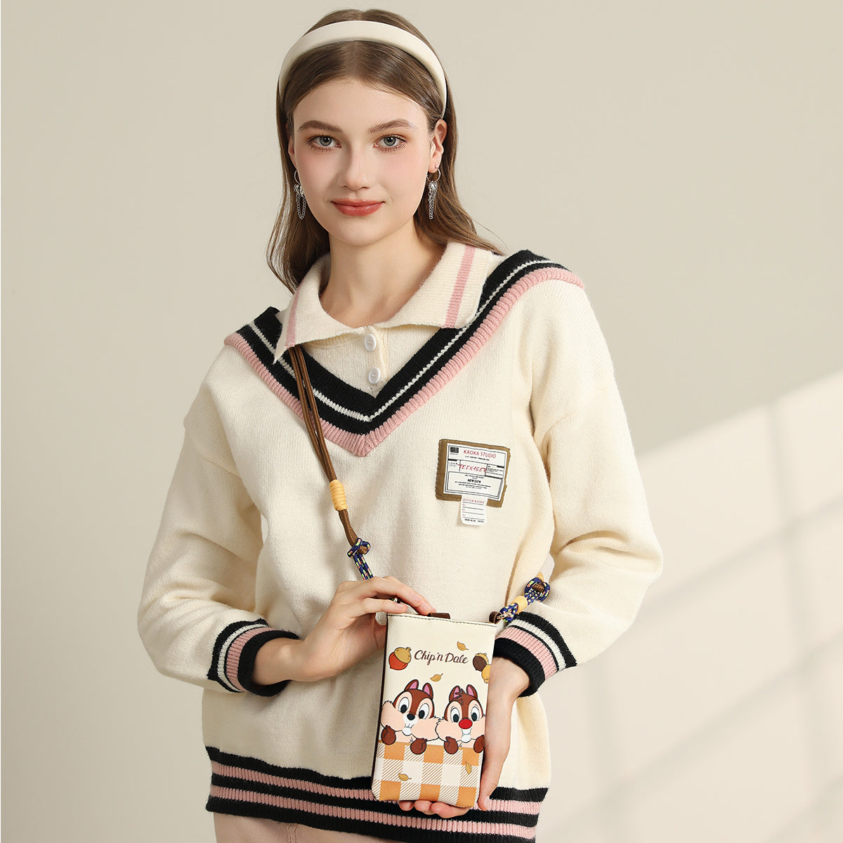 スマホショルダー　チップとデール　DHF41058-CD